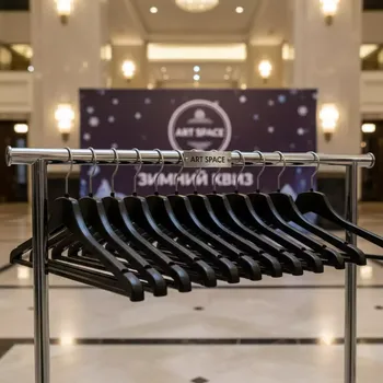 Аренда Плечики для одежды пластиковые черные 440х250 мм в Cosmos Sochi Hotel — ART SPACE