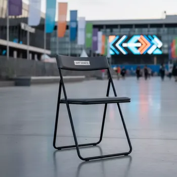 Аренда Стул складной Джонни экокожа серый каркас черный матовый в VK Stadium Sirius — ART SPACE