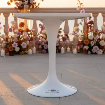 Аренда Стол коктейльный Tulip White 70 см в пляжном клубе Del Mar — ART SPACE