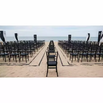 Аренда Стулья Chiavari черные с черной подушкой на пляже «Маяк» — ART SPACE