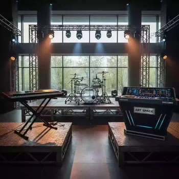 Аренда Клавиши барабаны DJ оборудование и мониторинг в комплексе «Дагомыс» — ART SPACE