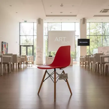 Аренда Стул дизайнерский Eames стиль DSW красный в санатории «Октябрьский» — ART SPACE
