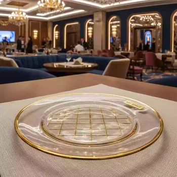 Аренда Тарелка подстановочная Gatsby золотая стекло 33 см в казино «Сочи» — ART SPACE