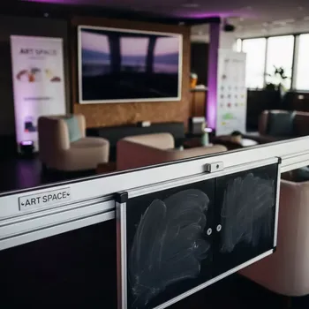 Аренда Рельсовая система PolyGlide Slide МОНО 2 для ЖК и ИД 65 75 КР 170 Р мел Н маркер в пляжном комплексе VinoGrad — ART SPACE