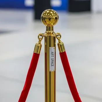 Аренда Стойка Gold Red с канатом 150 см в Сириус Арене — ART SPACE