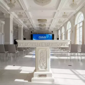 Аренда Тумба классическая с лепниной 140х35 см в Rixos Krasnaya Polyana — ART SPACE