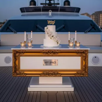 Аренда Столик для торта Император золотой с белой поверхностью 75х90 см на VIP-яхте (Имеретинский порт) — ART SPACE