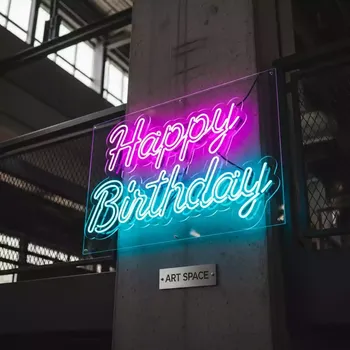 Аренда Неоновая вывеска Happy Birthday в Сириус Арене — ART SPACE