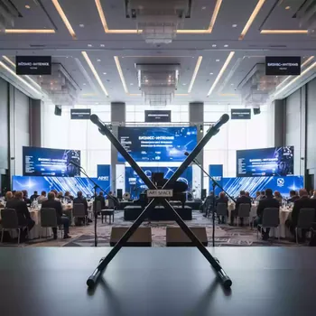 Аренда Стойка для клавишных инструментов в Mövenpick Hotel — ART SPACE