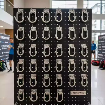 Аренда Набор фиксируемых крючков 28 штук для перфорированной стенки мобильного шкафа в Courtyard by Marriott Sochi — ART SPACE
