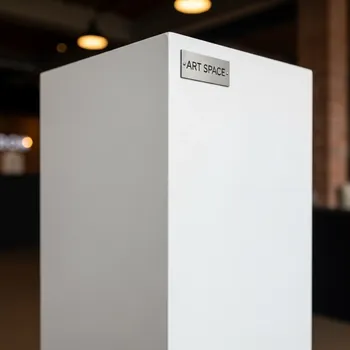 Аренда Подставка Куб белая в ресторане «D.O.M» — ART SPACE