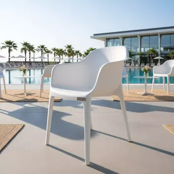 Аренда Кресла Compact White белое в Bridge Resort — ART SPACE