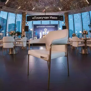 Аренда Стул золотой белая экокожа ДЮПОН в ресторане «Плакучая Ива» — ART SPACE