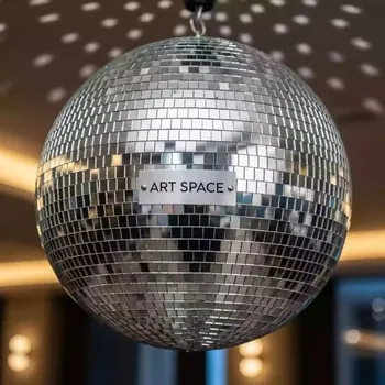 Аренда Шар зеркальный 1,5 м в ресторане «Voda» — ART SPACE