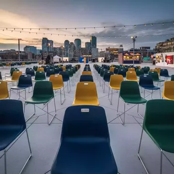Аренда Стул на полозьях пластик Изо в Panorama by Mercure — ART SPACE