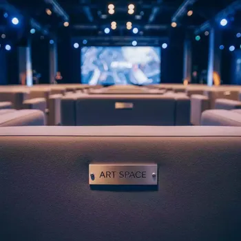 Аренда Стулья с подлокотниками в Хосте в Golden Tulip Rosa Khutor — ART SPACE