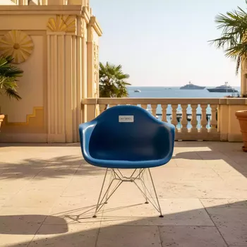 Аренда Стул синий металл Eames в ресторане «Sanremo» — ART SPACE
