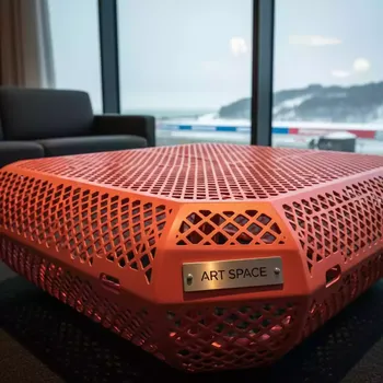 Аренда Столик журнальный пластиковый Net Table коралловый в Radisson Collection Paradise — ART SPACE