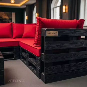 Аренда Диван из паллет угловой из обожженного дерева с красными подушками в Boutique Hotel PORTUM 1905 — ART SPACE