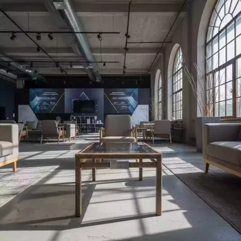 Аренда Журнальный стол из искусственного ротанга YH S4133W brown в Sport Inn Hotel & Wellness — ART SPACE