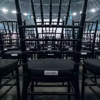 Аренда Стулья Кьявари черные с черной подушкой в VK Stadium Sirius — ART SPACE