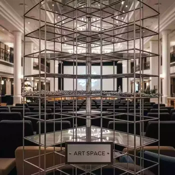 Аренда Стеллаж сетчатый угол внешний 45 градусов в Radisson Collection Paradise — ART SPACE