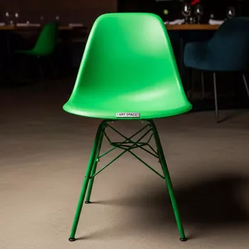 Аренда Стул зеленый металл Eames в ресторане «Баран-Рапан» — ART SPACE