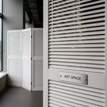 Аренда Ширмы деревянные белые в ресторане «Voda» — ART SPACE