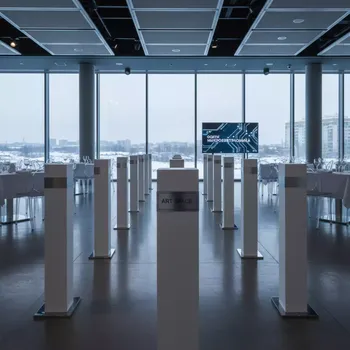 Аренда Столбики белые в ресторане «D.O.M» — ART SPACE