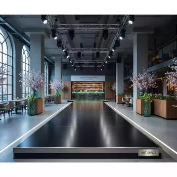 Аренда Подиум 14х10 для показов в ресторане «Плакучая Ива» — ART SPACE