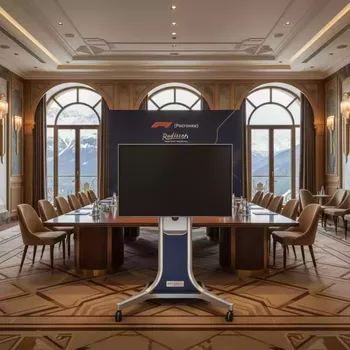 Аренда Стойка напольная мобильная IQBoard STWP 06 1 для интерактивных досок в Radisson Hotel Rosa Khutor — ART SPACE