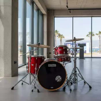 Аренда Установка ударная Yamaha Oak Custom красная 22 10 12 16 на Имеретинской набережной — ART SPACE