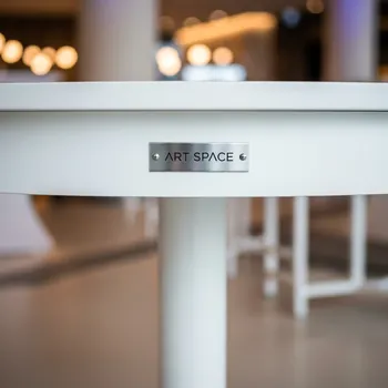 Аренда Стол коктейльный buffet белый в City Park Hotel Sochi — ART SPACE