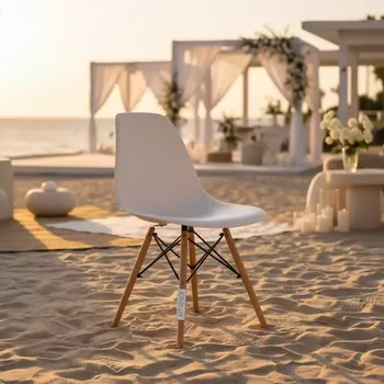 Аренда Стул дизайнерский Eames стиль DSW basic white белый в пляжном клубе Del Mar — ART SPACE