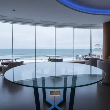 Аренда Столешница стеклянная Tempered Glass в ресторане «Магадан» — ART SPACE