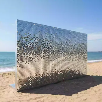 Аренда Фотозона пайетки серебро на пляже «Мандарин» — ART SPACE
