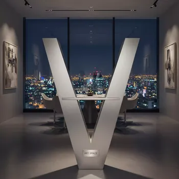 Аренда Фуршетная стойка V серебро высота 200 см в ресторане «D.O.M» — ART SPACE