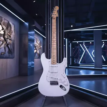 Аренда Гитара белая Fender Squier в Rixos Krasnaya Polyana — ART SPACE