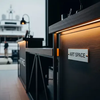 Аренда Стойки барные стойки ресепшн на VIP теплоходе (Морпорт Сочи) — ART SPACE