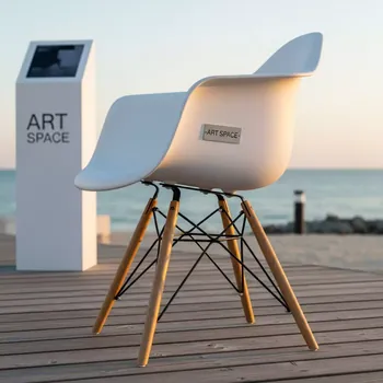Аренда Стул дизайнерский Eames стиль DSW DAR white белый на пляже «Ривьера» — ART SPACE