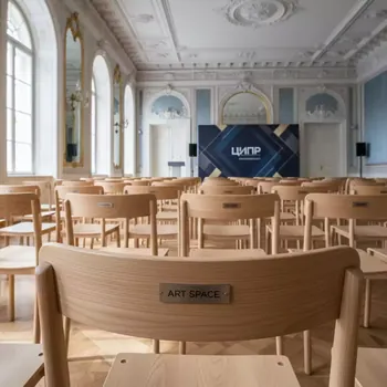 Аренда деревянные стулья для конференции в усадьбе Голицына — ART SPACE
