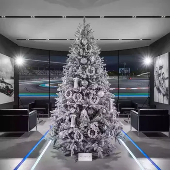 Аренда Елка 200 см наряженная серебряная на Сочи Автодроме — ART SPACE