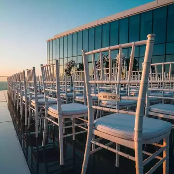 Аренда Стул Chiavari Лайт пластиковый белый в Imeretinskiy Hotel — ART SPACE