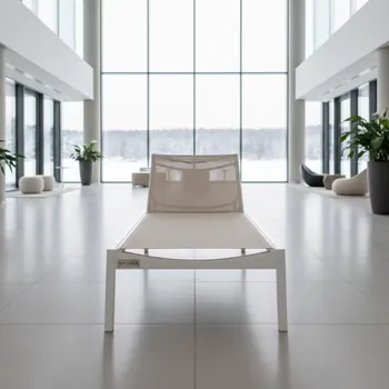 Аренда Шезлонг лежак пластиковый Pacific в Radisson Collection Paradise — ART SPACE