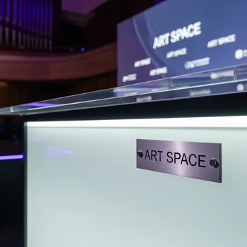 Аренда Стойка прозрачная из оргстекла в Зале органной и камерной музыки — ART SPACE