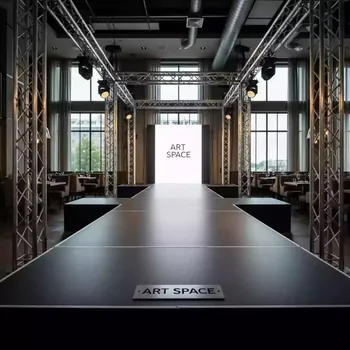 Аренда Подиум для показа мод 10х2 м в ресторане «Voda» — ART SPACE