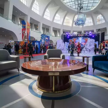 Аренда Стол круглый 80 DECO шоколад в ледовом дворце «Большой» — ART SPACE