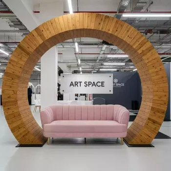 Аренда Арка деревянная круглая с розовым диванчиком в Stella di Mosca — ART SPACE