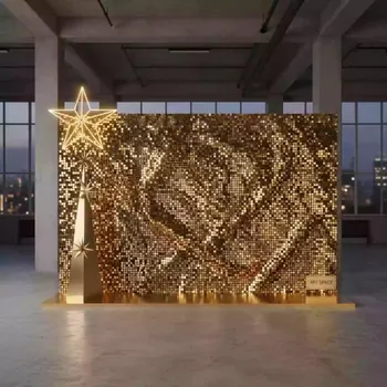 Аренда Фотозона новогодняя из золотых пайеток со звездой и елкой в Alpha Sirius — ART SPACE