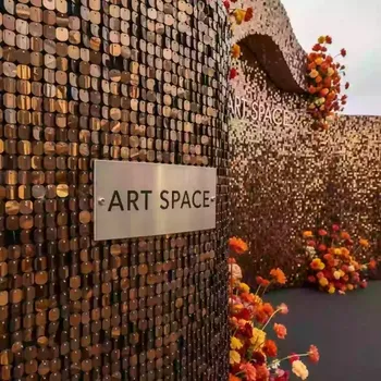 Аренда Фотозона бронзовые крупные пайетки в пляжном клубе Del Mar — ART SPACE